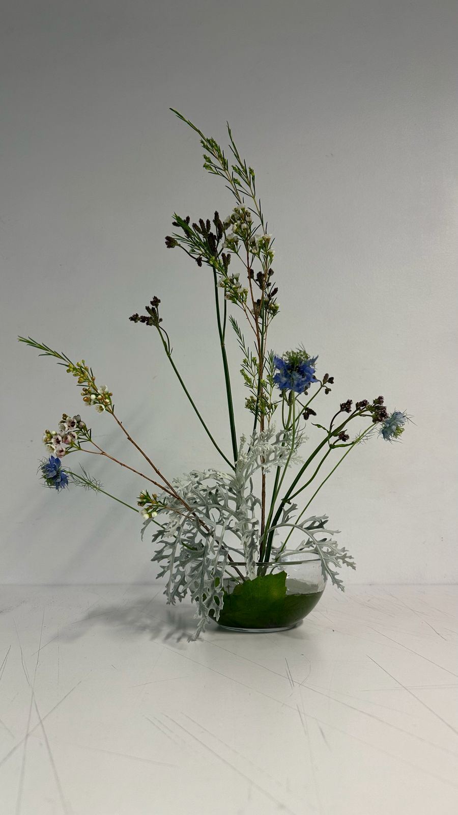 Composición gris azul