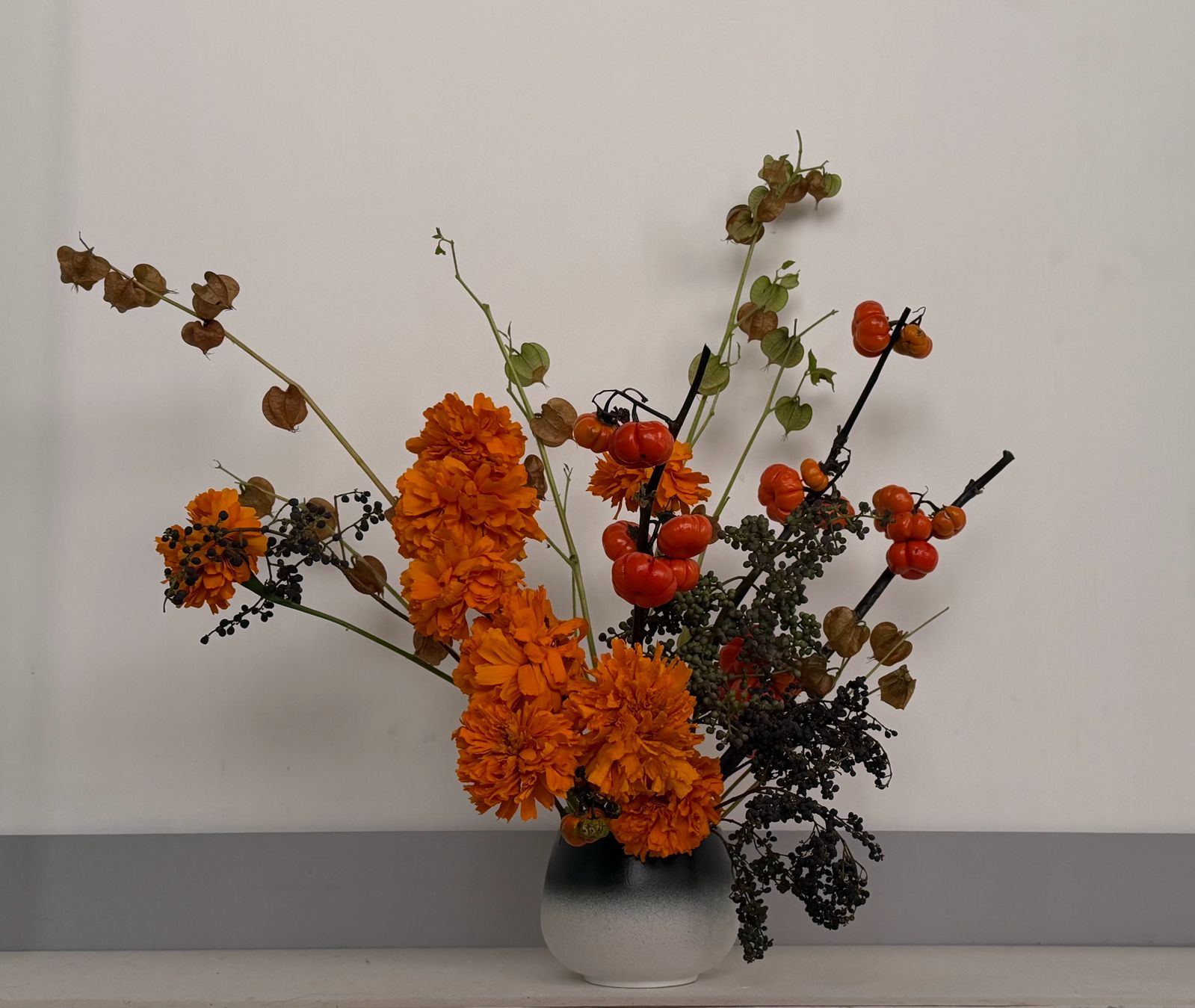 Composición naranja cempasúchil